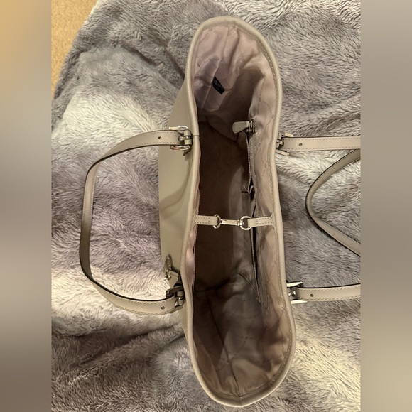 Michael Kors Jet Set Medium Lt Grey Carryall Tote Saffiano Leather EUC - Picture 12 of 17